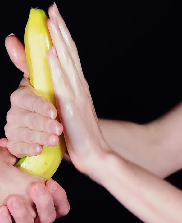 Using Banana as an Example for Penis Enlargement Massage
